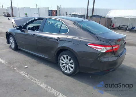2018 Toyota Camry Le из США, поврежденный, VIN 4T1B11HK5JU618213